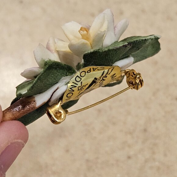 RARE VINTAGE CLASSIC CAPODIMONTE ITALIAN FLOWER BOUQUET PORCELAIN BROOCH PIN - Picture 13 of 14